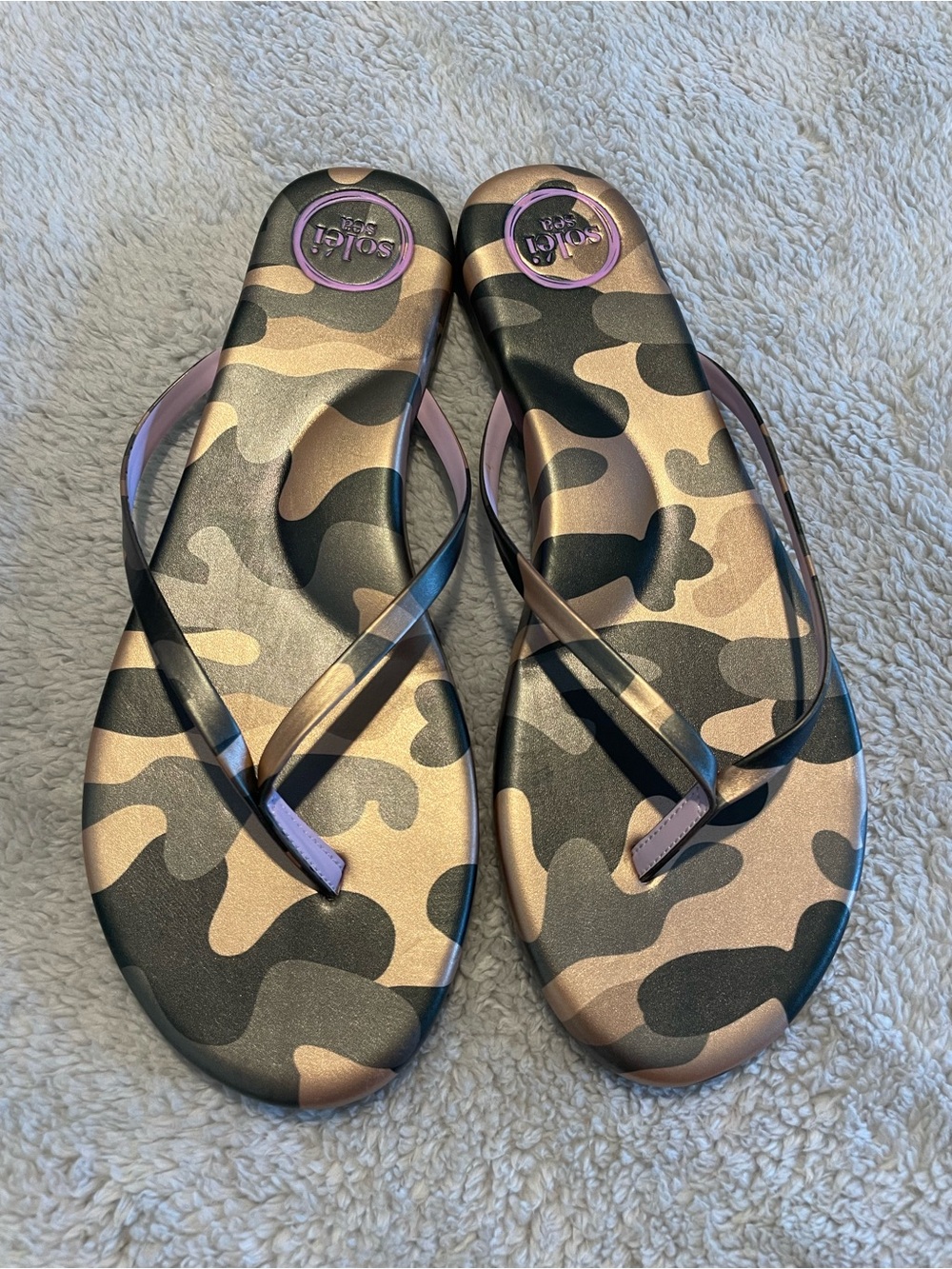 Solei Sea Women's Camo Flip Flop Sandals - 9